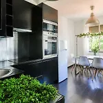 Апартаменты Amazing Seaview With Terrace - 5min From The Beach Кашкайш